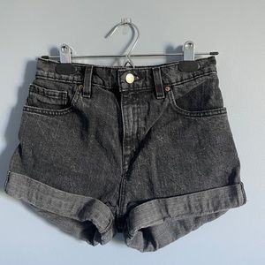 UO BDG High-Waisted Mom Short – Washed Black